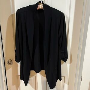 Cardigan in black with longer hemline in front, 3/4 length sleeves